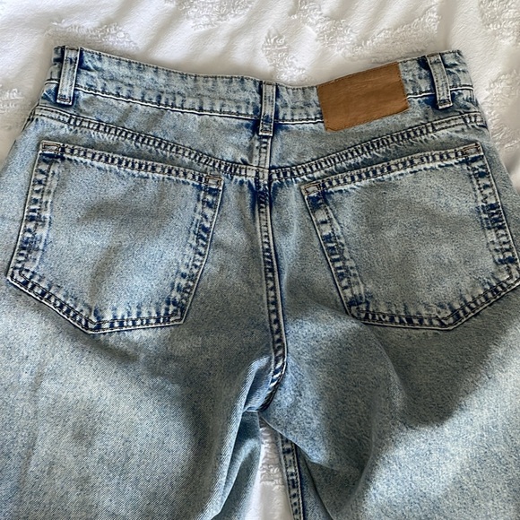 H&M Divided | Light/Acid Wash Distressed Baggy Jeans - Picture 5 of 5